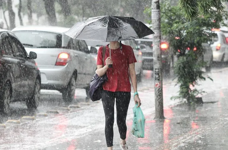 Alerta de chuvas intensas para 49 cidades do Espírito Santo incluindo Baixo Guandu, Colatina e Itaguaçu; confira a lista