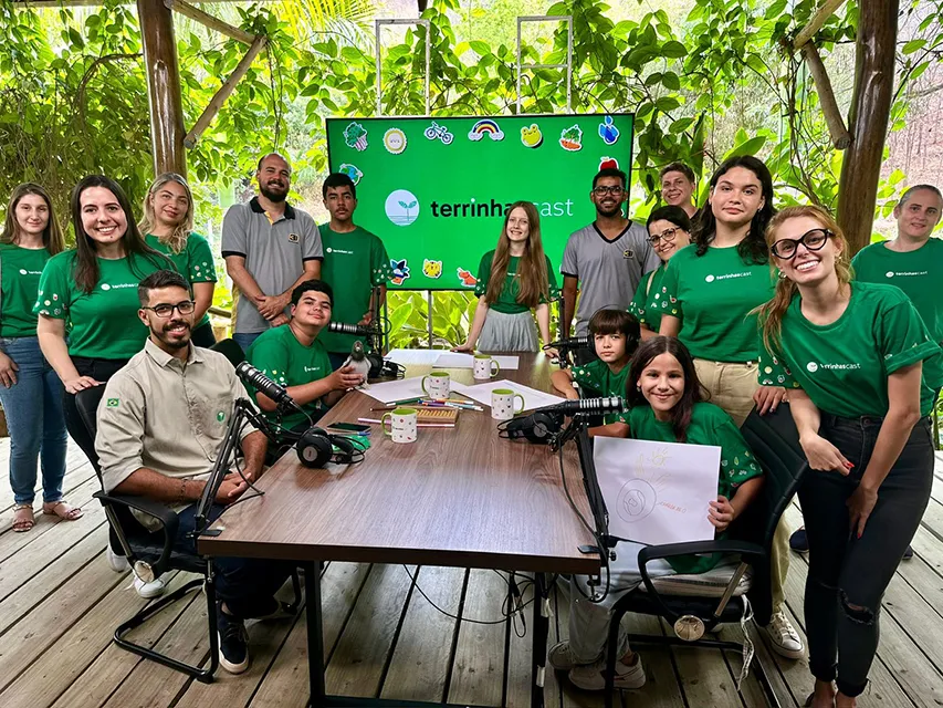 Instituto Terra lança podcast 'TerrinhasCast' com crianças da bacia do Rio Doce discutindo sobre meio ambiente, sustentabilidade e conscientização ambiental