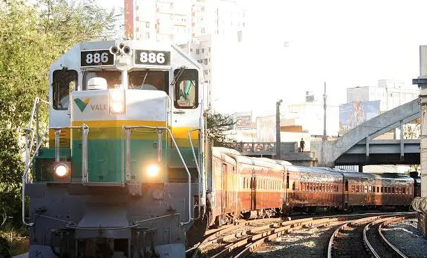 Casal que embarcou no trem de passageiros de posse de uma arma na cidade de Resplendor-MG, é detido ao desembarcar em Cariacica