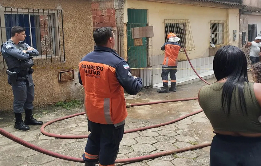 Idoso é encontrado sem vida dentro de residência incendiada na cidade de Colatina