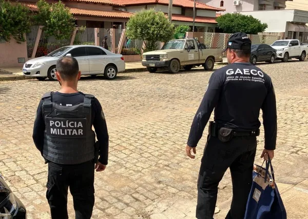 Operação em Baixo Guandu-ES e Aimorés-MG mira fraude em indenizações no caso da lama no Rio Doce