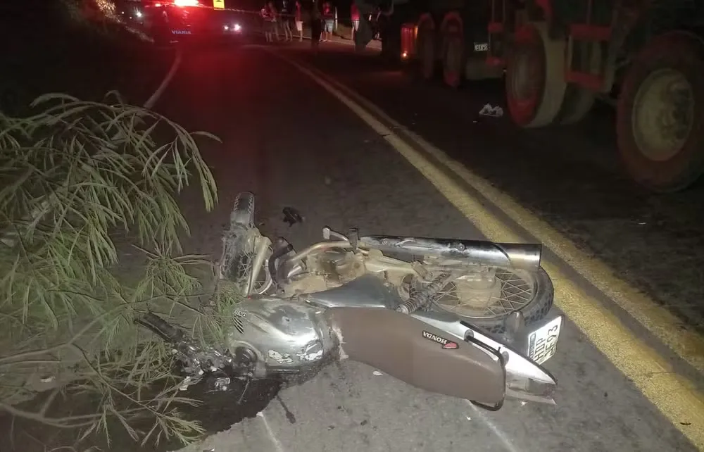 Colisão frontal entre moto e caminhão tira a vida de motociclista na BR-259, em Resplendor-MG