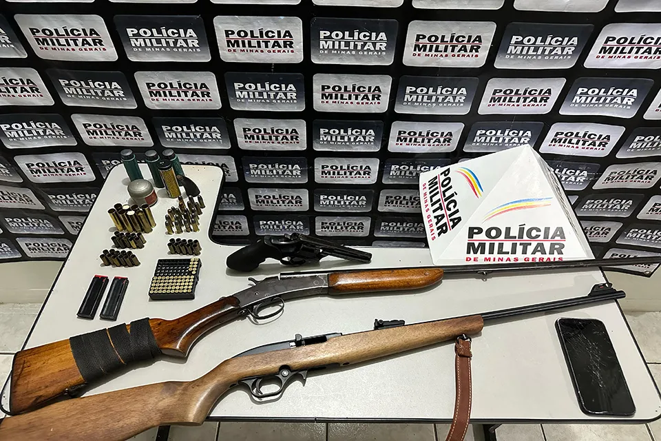 Suspeitos são detidos após disparos de arma de fogo em residência na cidade de Aimorés 
