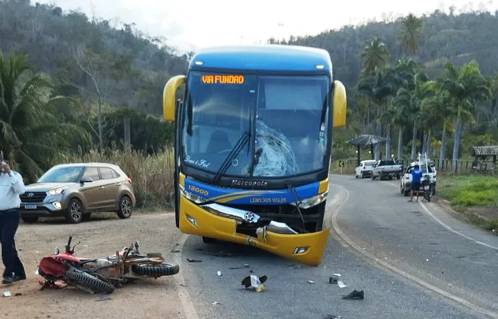 Colisão entre ônibus e motociclista tira a vida de itaguaçuense