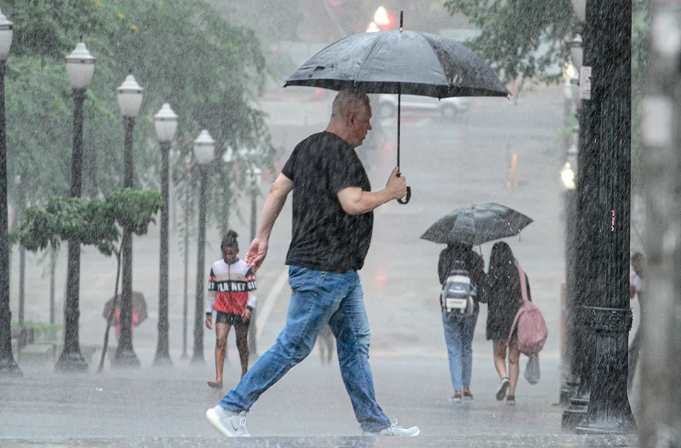 Instituto emite alerta de chuva e ventania para 76 cidades do ES, incluindo Baixo Guandu, Itaguaçu e Laranja da Terra